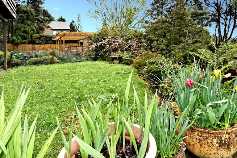 Photo of property in 32 Longfellow Parade, Glen Eden, Auckland, 0604