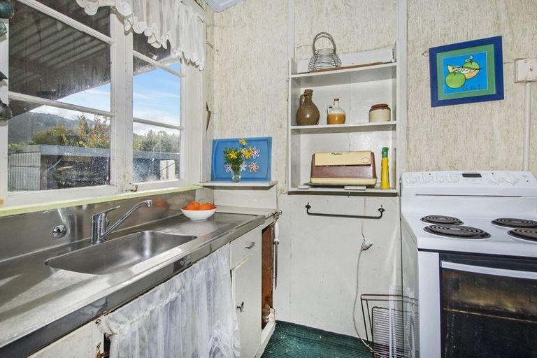 Photo of property in 94 George Street, Hikurangi, 0114