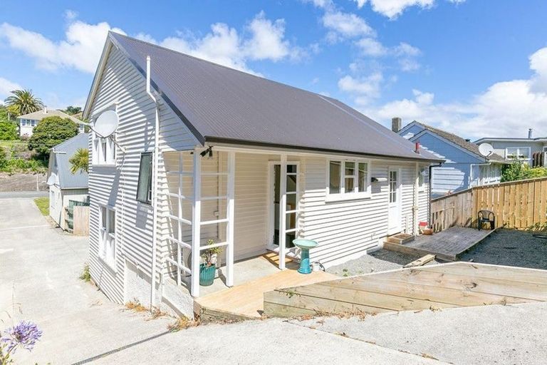 Photo of property in 41 Dimock Street, Titahi Bay, Porirua, 5022