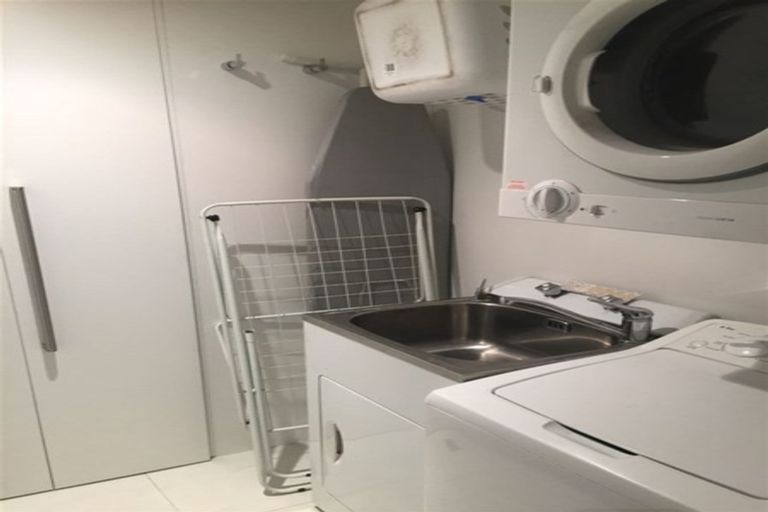 Property details for Cayman Apartments, 292b4 Maunganui Road, Mount