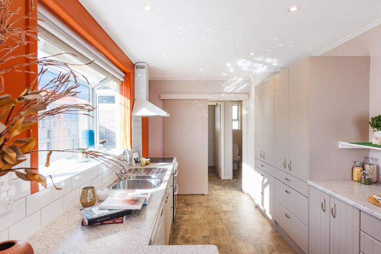 Photo of property in 19 Piper Place, Roslyn, Palmerston North, 4414