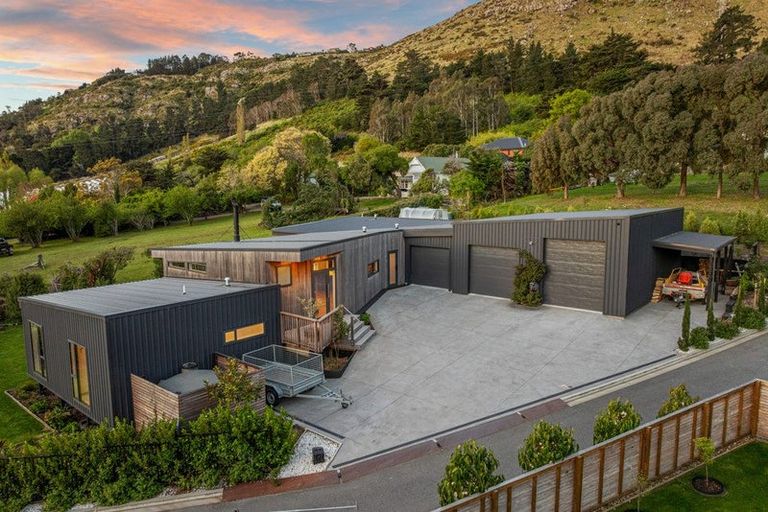 Photo of property in 13 Matuku Lane, Heathcote Valley, Christchurch, 8022