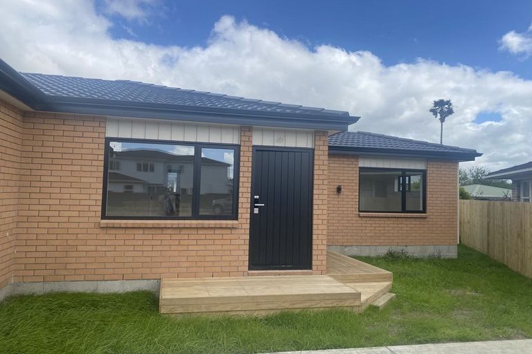 Photo of property in 24 Royal Arch Place, Rosehill, Papakura, 2113