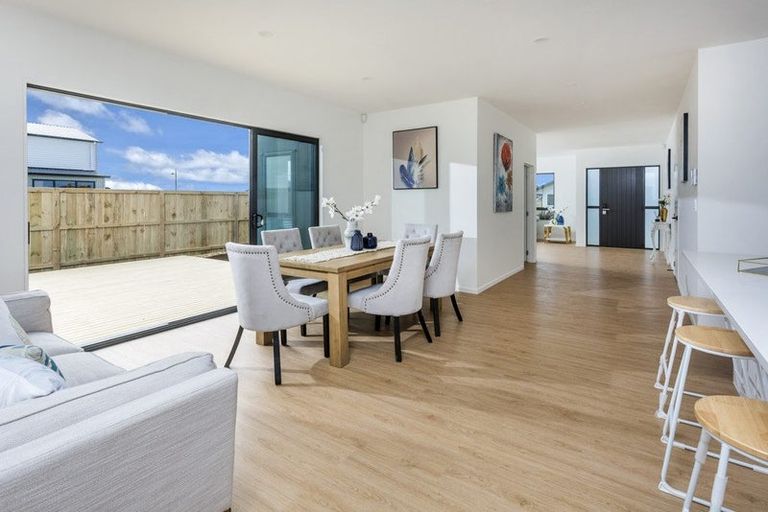 Photo of property in 75 Clarks Beach Road, Clarks Beach, 2122