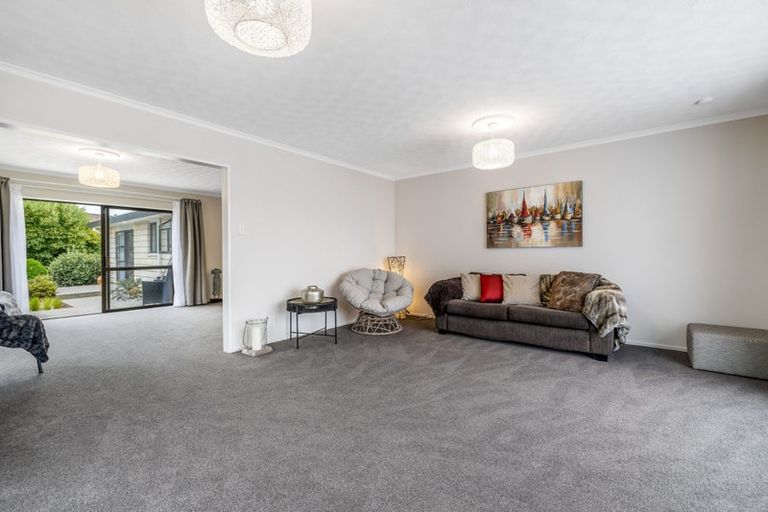 Photo of property in 121 Prestons Road, Redwood, Christchurch, 8051