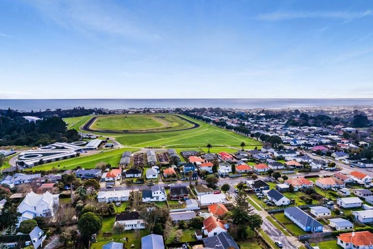 Photo of property in 1 List Street, Welbourn, New Plymouth, 4310