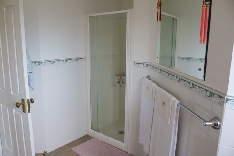 Photo of property in 4 The Oaks, Awapuni, Palmerston North, 4412