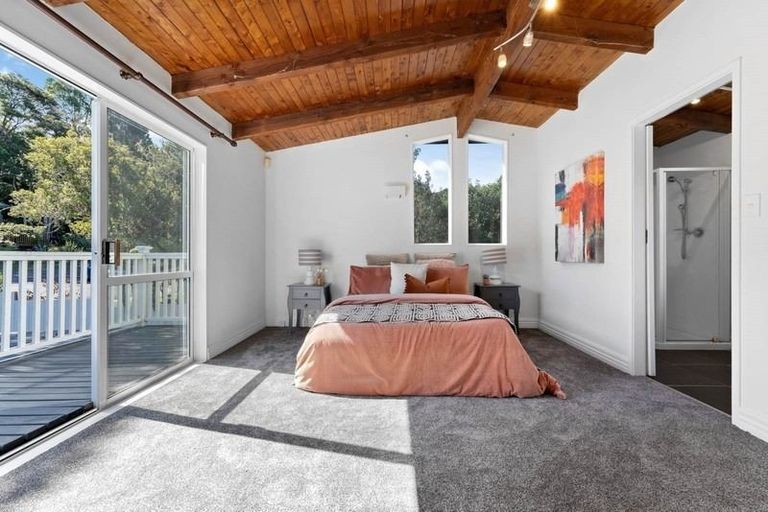 Photo of property in 28 Emlyn Place, Torbay, Auckland, 0630