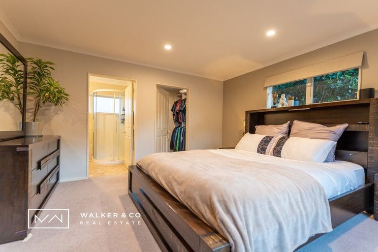 Photo of property in 28 Carlow Grove, Birchville, Upper Hutt, 5018