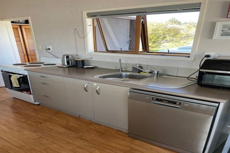 Photo of property in 34 Pacific Parade, Army Bay, Whangaparaoa, 0930