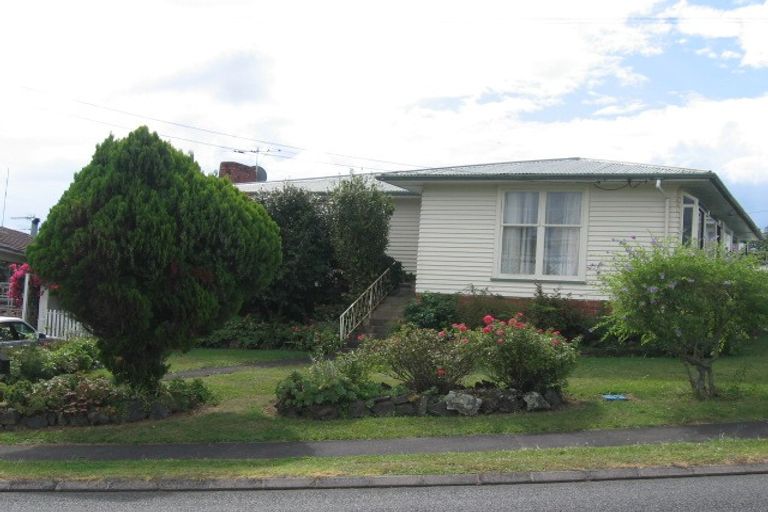 Photo of property in 23 Carole Crescent, Pakuranga, Auckland, 2010