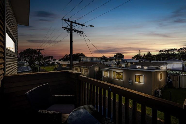 Photo of property in 68 Sixth Avenue, Urenui, 4377