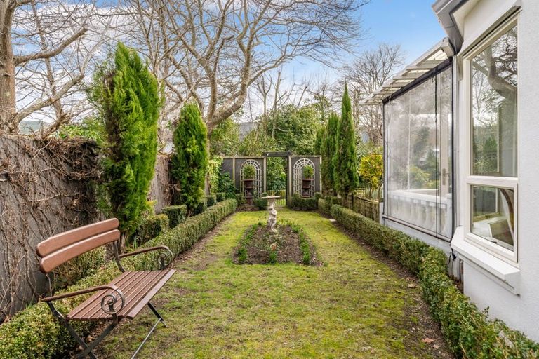 Photo of property in 1 Oakmont, Heretaunga, Upper Hutt, 5018