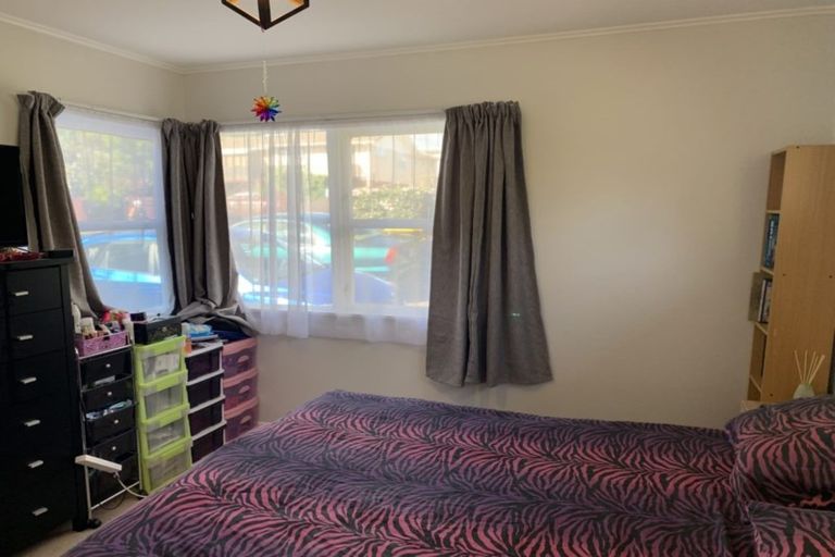 Photo of property in 71 Barrys Road, Glendene, Auckland, 0602