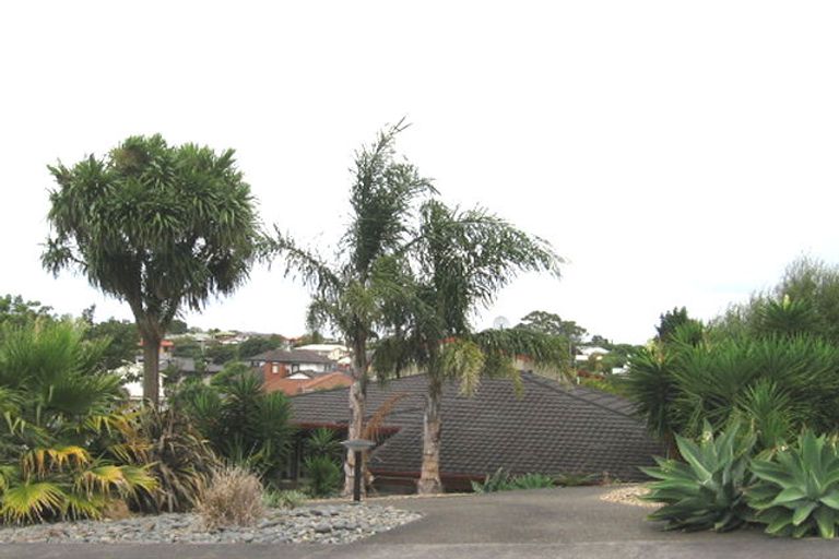 Photo of property in 9 Bernleigh Terrace, West Harbour, Auckland, 0618