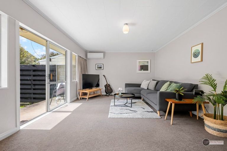 Photo of property in 1/27 Larchmont Grove, Totara Park, Upper Hutt, 5018