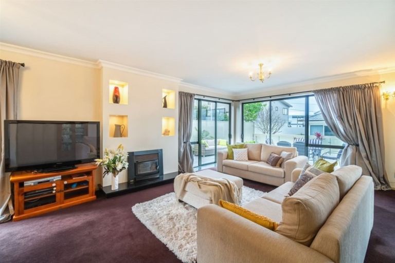 Photo of property in 34a Seaview Road, Castor Bay, Auckland, 0620