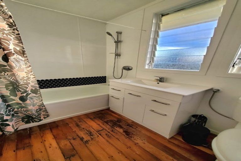 Photo of property in 15 Whiteman Road, Kawakawa, 0210