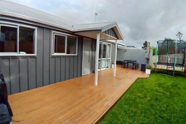 Photo of property in 24 Springtime Crescent, Stanmore Bay, Whangaparaoa, 0932