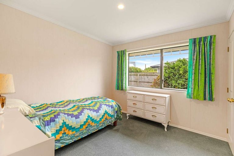 Photo of property in 11 Sutherland Crescent, Westbrook, Palmerston North, 4412