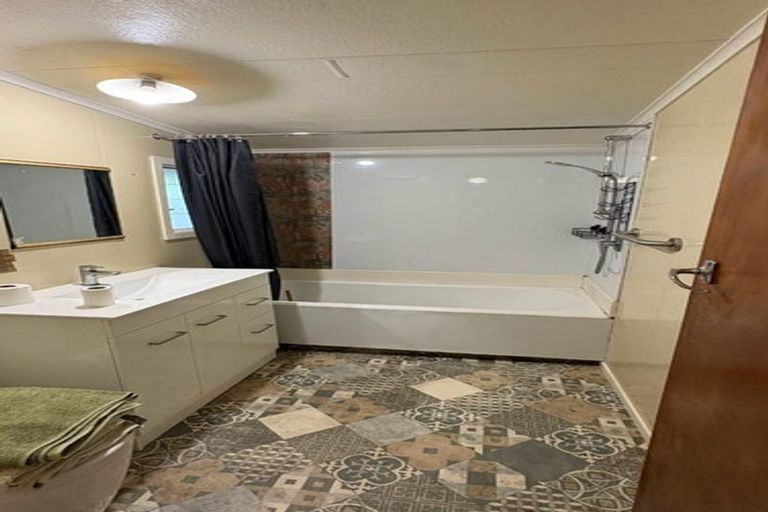 Photo of property in 2a Selwyn Road, Havelock North, 4130