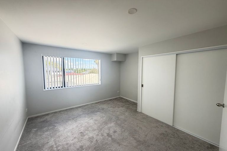 Photo of property in 8 Whangamaru Way, Papakura, 2110
