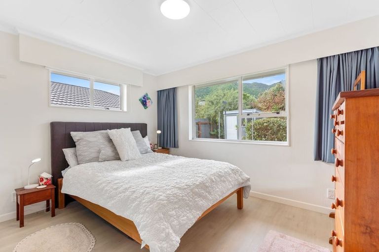 Photo of property in 25b Pehi Kupa Street, Waikanae, 5036