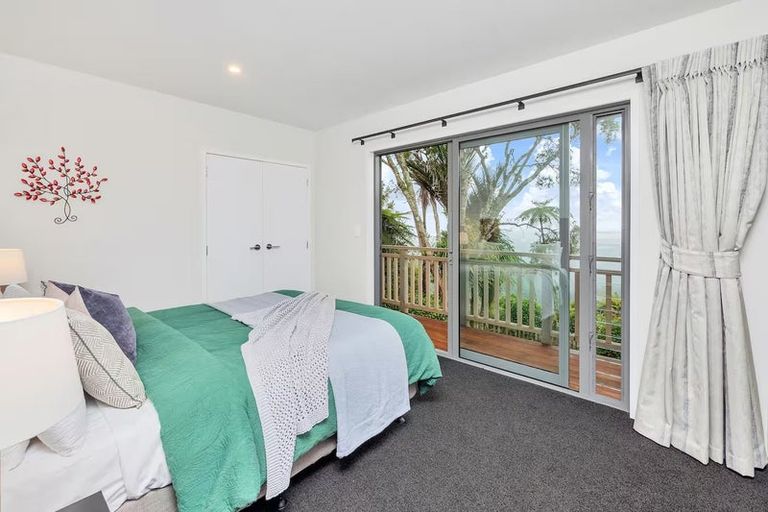 Photo of property in 23 Quinns Road, Waiatarua, Auckland, 0612