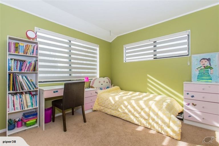 Photo of property in 1/3 Mossop Rise, Glenfield, Auckland, 0629