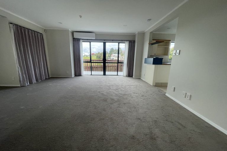 Photo of property in 3/485 Don Buck Road, Massey, Auckland, 0614