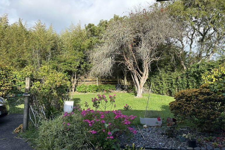 Photo of property in 2/35 Knightsbridge Drive, Forrest Hill, Auckland, 0620