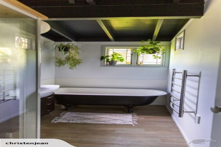 Photo of property in 8 Poplar Road, Stanmore Bay, Whangaparaoa, 0932