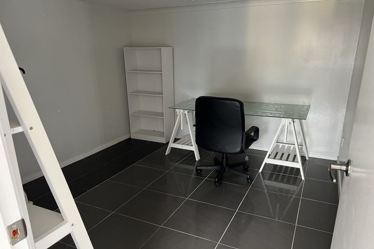 Photo of property in 41 Thornlow Street, Glendene, Auckland, 0602