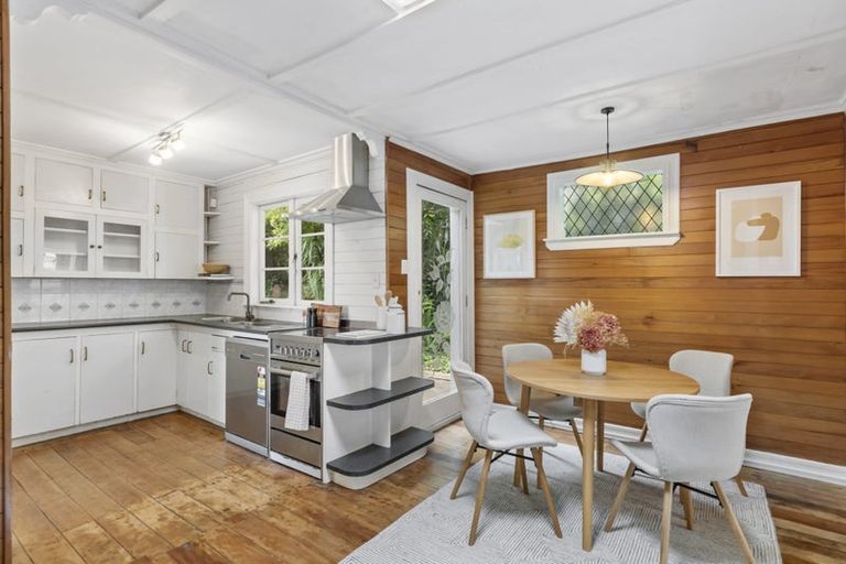 Photo of property in 70 Pleasant Road, Glen Eden, Auckland, 0602