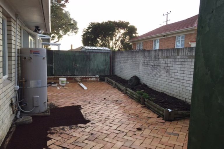 Photo of property in 2/4046 Great North Road, Glen Eden, Auckland, 0602