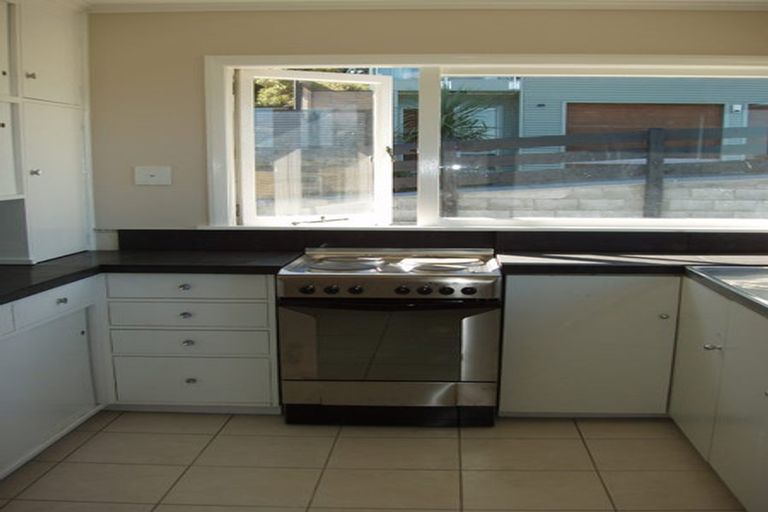 Photo of property in 73 Mills Road, Brooklyn, Wellington, 6021