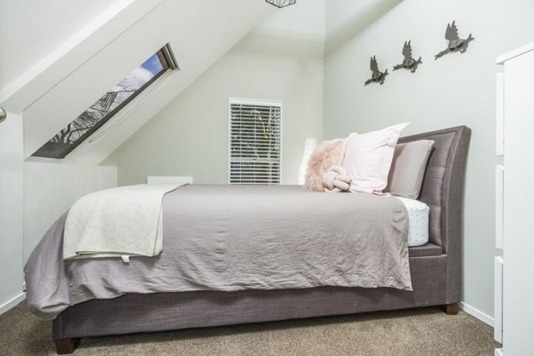 Photo of property in 2/37 Cassino Street, Bayswater, Auckland, 0622