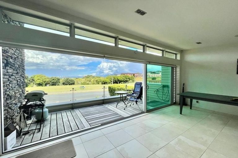 Photo of property in 47 Spinnaker Drive, Te Atatu Peninsula, Auckland, 0610