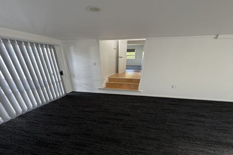 Photo of property in 1/7 Yarra Place, Botany Downs, Auckland, 2010