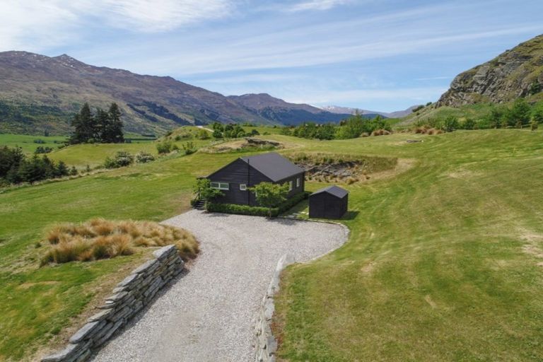 Photo of property in 40 Toka Road, Dalefield, Queenstown, 9371