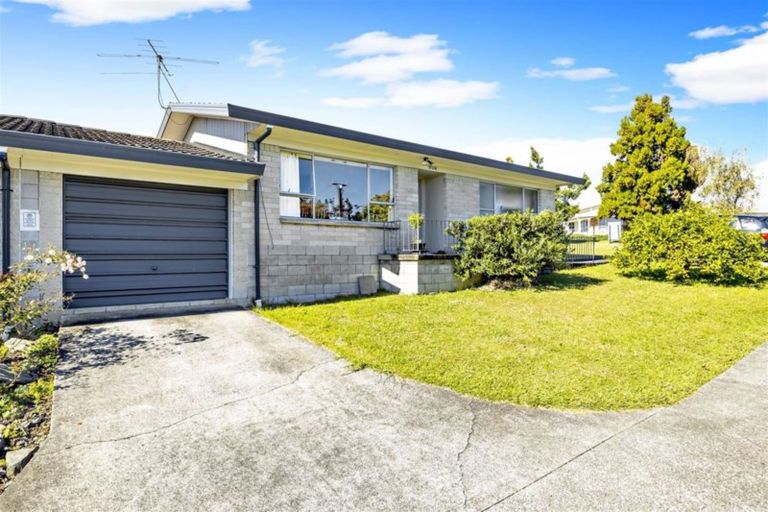 Photo of property in 1/30 Coles Crescent, Papakura, 2110