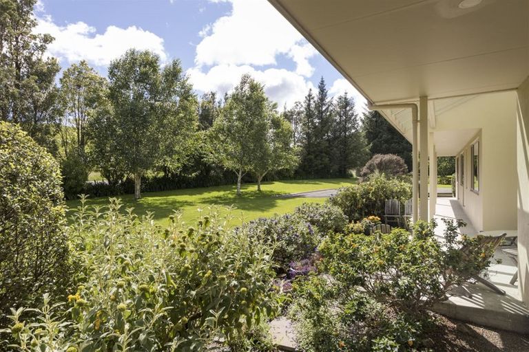 Photo of property in 324 Turitea Road, Turitea, Palmerston North, 4472
