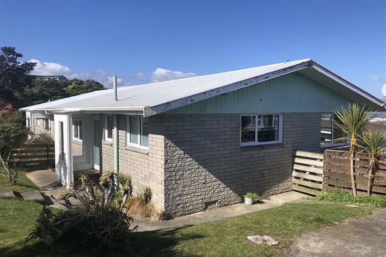 Photo of property in 1b Acacia Avenue, Maungaraki, Lower Hutt, 5010