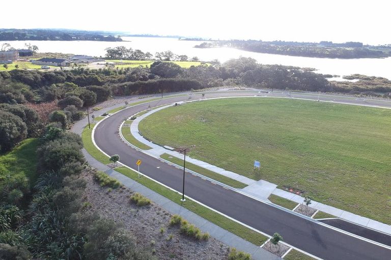 Photo of property in 28 Omahuru Road, Glenbrook, 2681