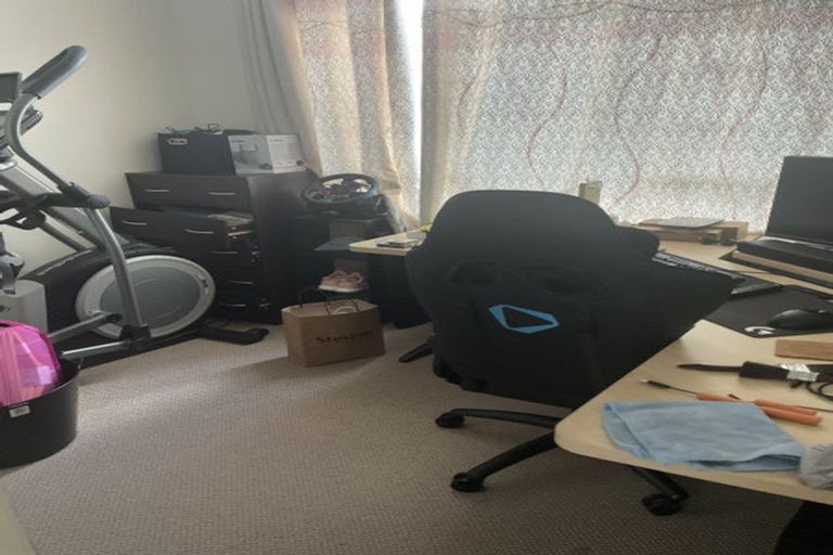 Photo of property in 18 Lorikeet Place, Unsworth Heights, Auckland, 0632