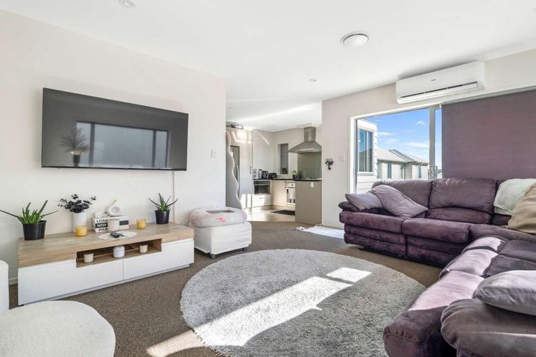 Photo of property in 2/26 Hollowout Street, Takanini, 2112