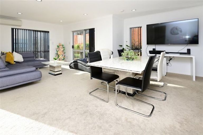 Photo of property in 2 Tirau Place, Mangere, Auckland, 2022