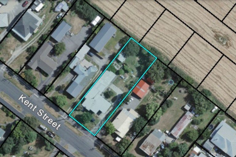 Photo of property in 72 Kent Street, Carterton, 5713