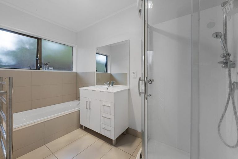 Photo of property in 2/2 Anna Watson Road, Half Moon Bay, Auckland, 2012