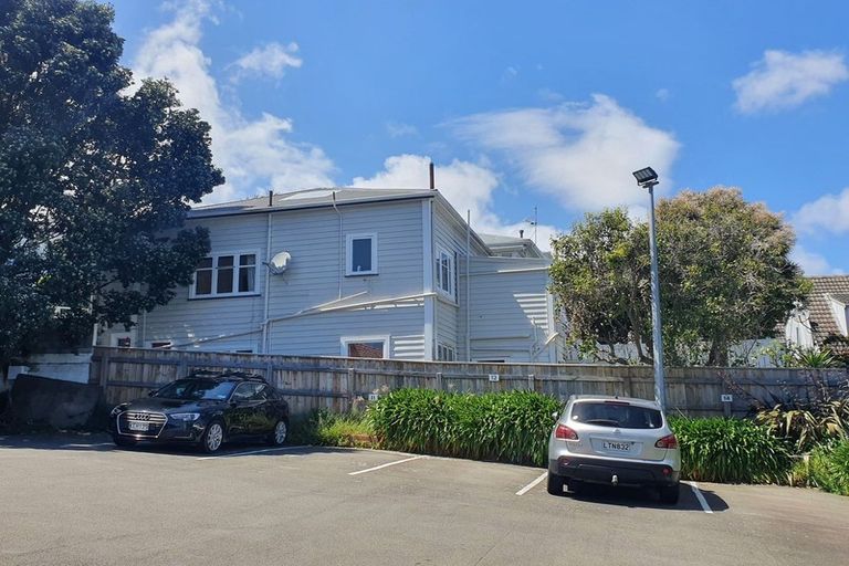 Photo of property in 60 Roxburgh Street, Mount Victoria, Wellington, 6011